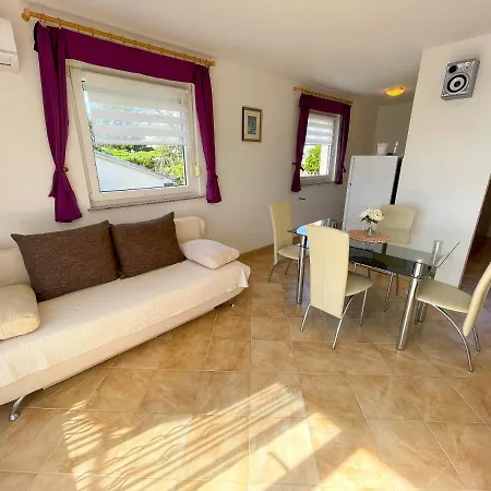 Nika 2 Apartment *